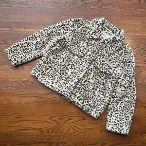 NWOT Chic Cruella Animal Snow Leopard FauxFur Oversize Trucker Snap Front Jacket